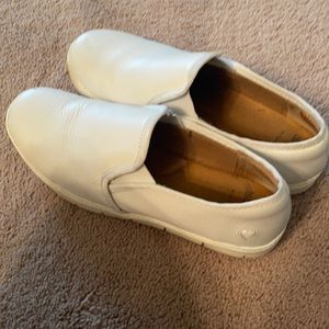 Nursing shoes
